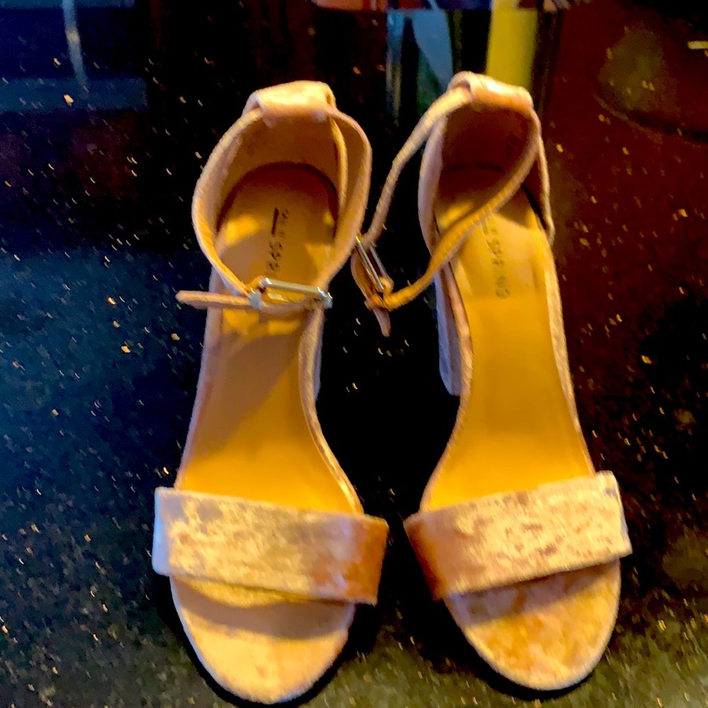 Call it spring sandals size 7.5